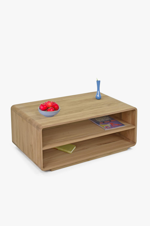 Zaoblený dřevěný konferenční stolek