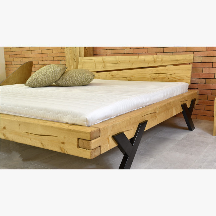 Łóżko designerskie z belek, nogi stalowe w kształcie litery Y, 160 x 200 cm , {PARENT_CATEGORY_NAME - 11